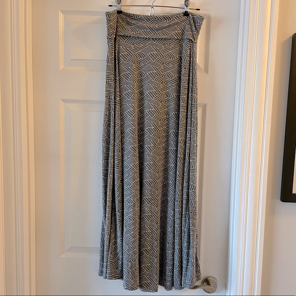 Geometric Print Jersey Knit Grey Maxi Skirt